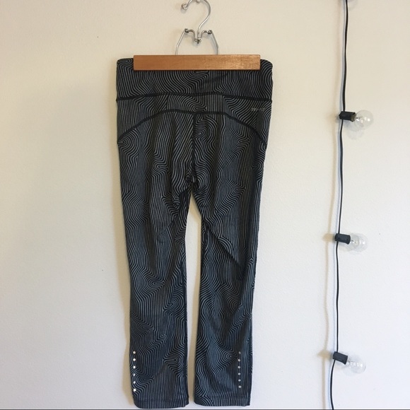 Grey Patterned Nike Crop Dri-Fit Leggings - Picture 3 of 5